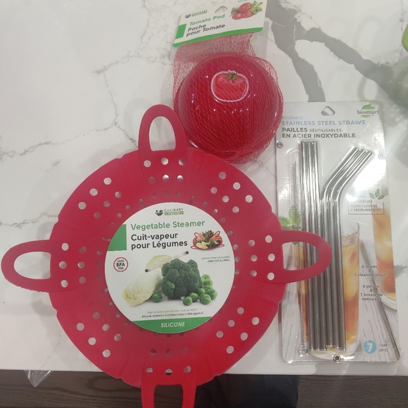 Bundle NEW Kitchen Items- Steamer, reusable straws, tomato pod, clips, etc - Picture 2 of 3